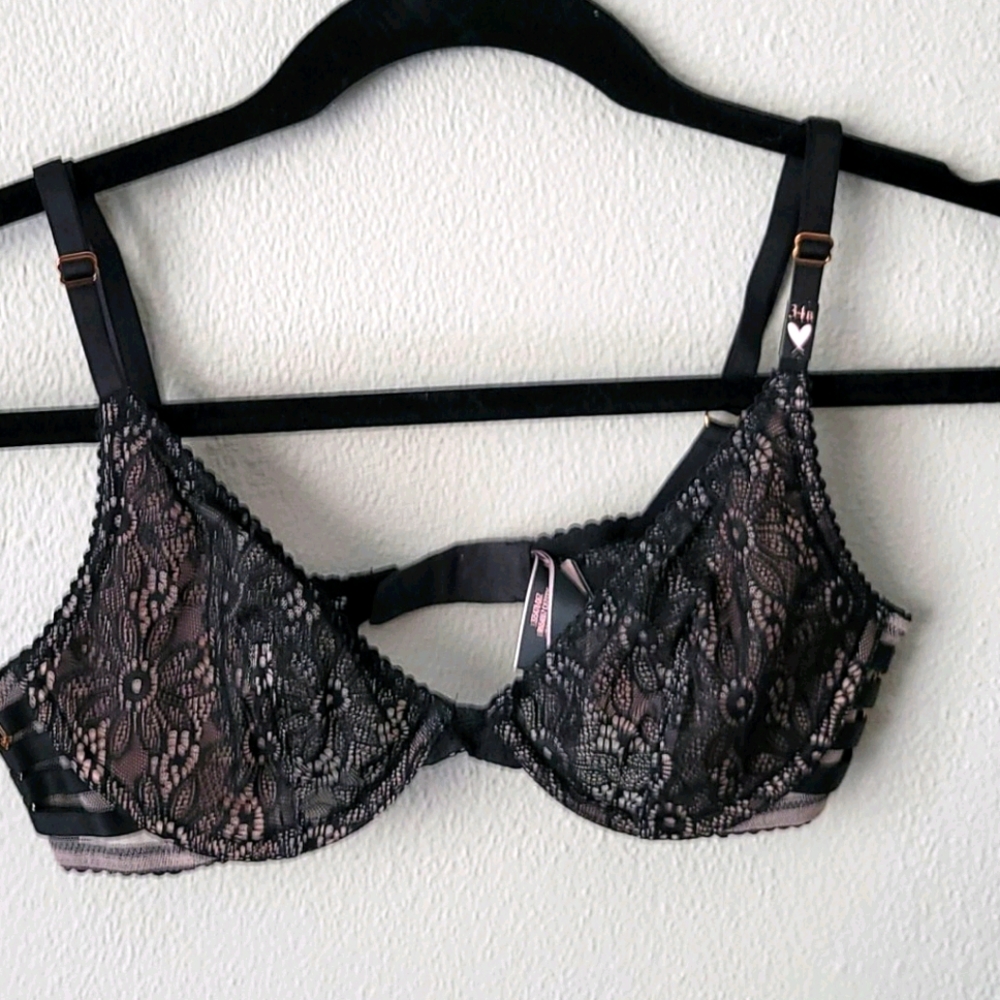 VS Black and pink bra